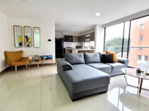 New Luxury 3 Bedroom Apartment in Great Area.